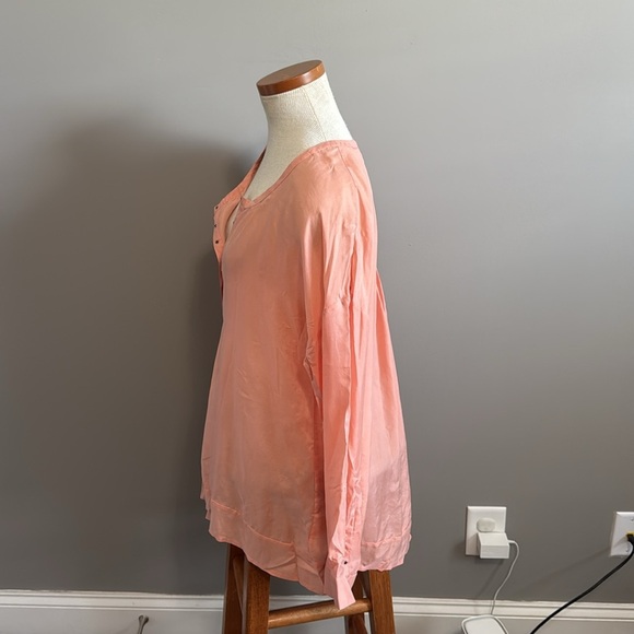 GoSilk - Long Sleeve Silk Blouse With Snap Closure - Peach - Size Medium - Picture 7 of 10